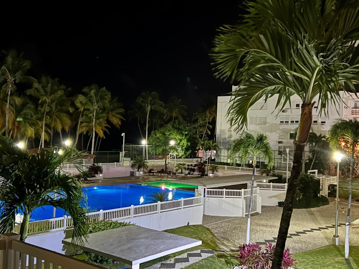 Beachfront Tropical Tantra Apartment Сан Хуан Екстериор снимка