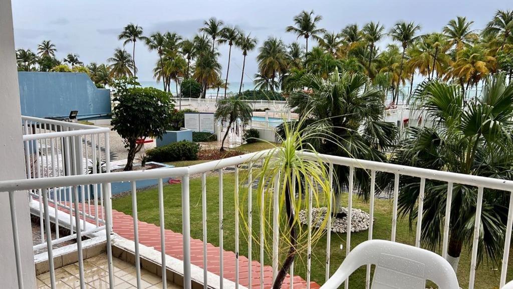 Beachfront Tropical Tantra Apartment Сан Хуан Екстериор снимка