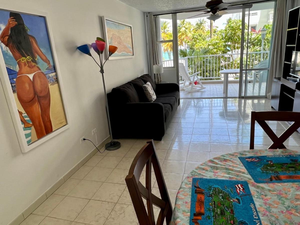 Beachfront Tropical Tantra Apartment Сан Хуан Екстериор снимка