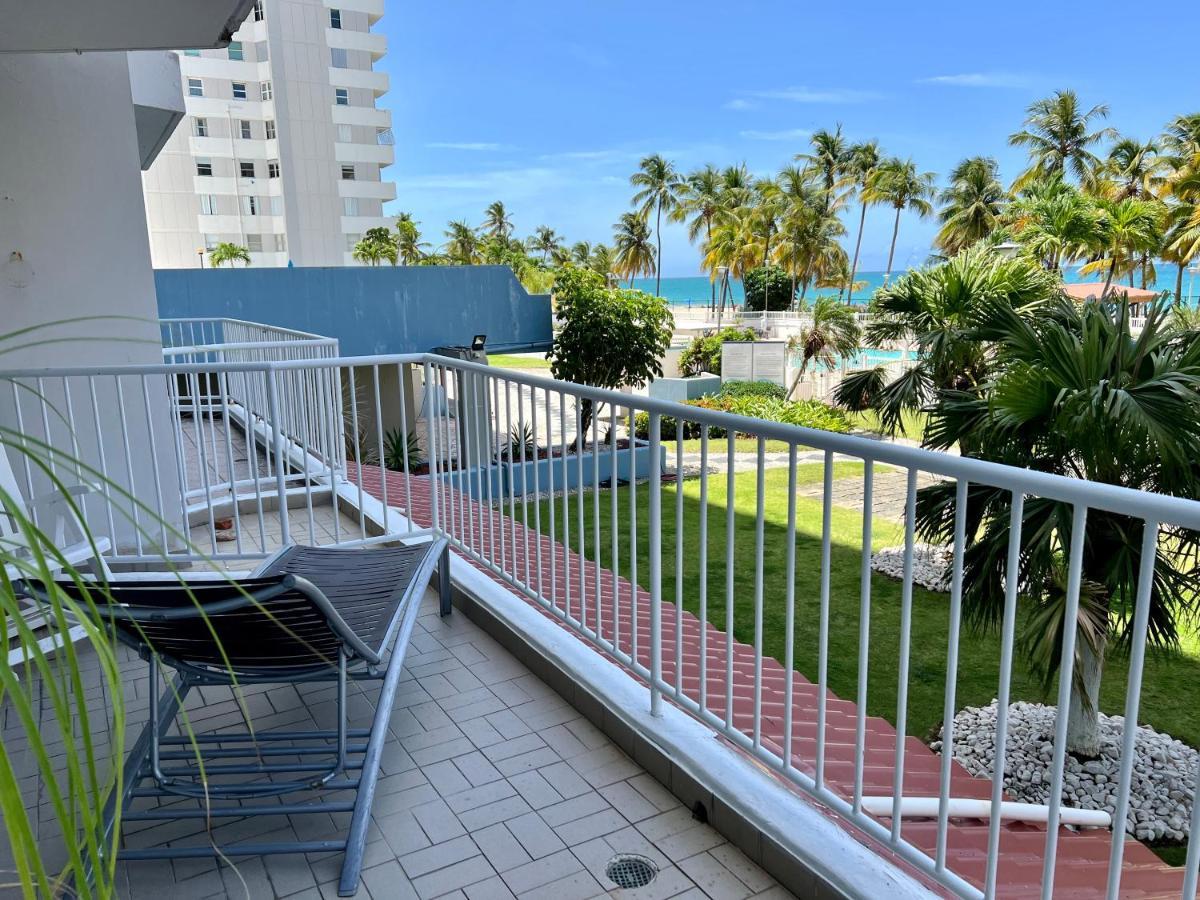 Beachfront Tropical Tantra Apartment Сан Хуан Екстериор снимка