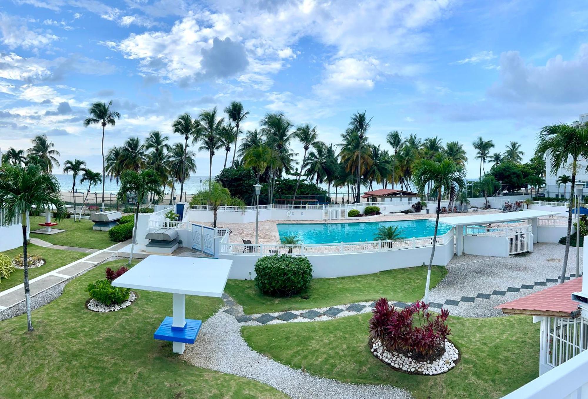 Beachfront Tropical Tantra Apartment Сан Хуан Екстериор снимка