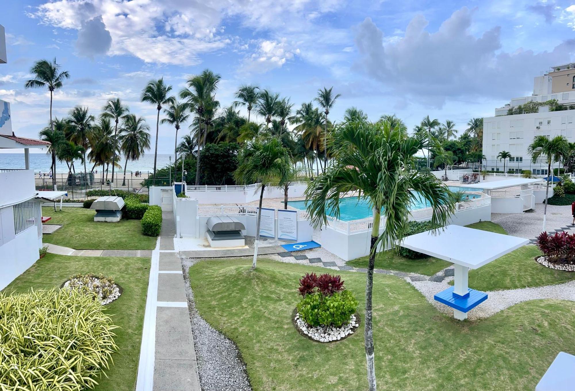 Beachfront Tropical Tantra Apartment Сан Хуан Екстериор снимка
