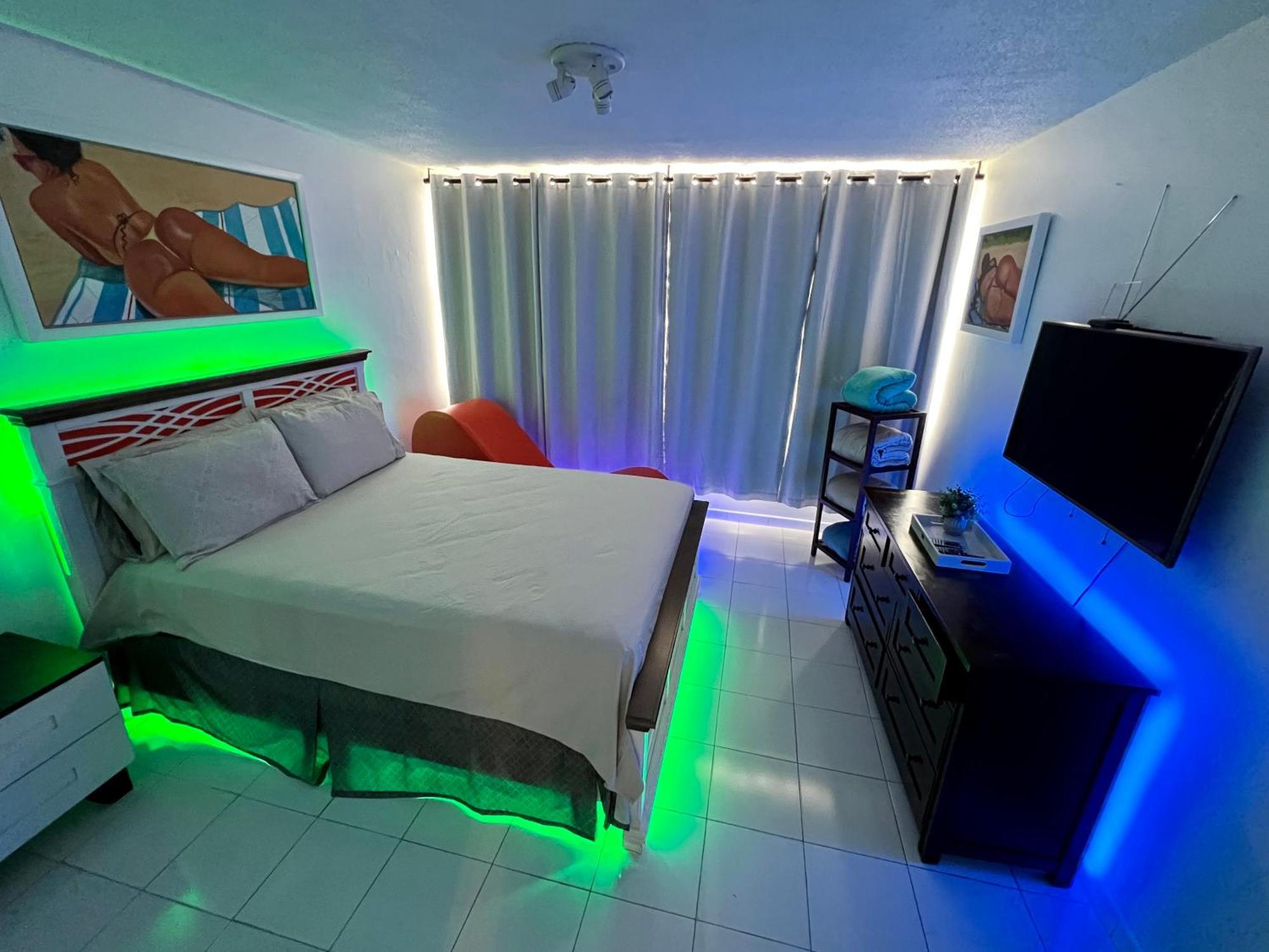 Beachfront Tropical Tantra Apartment Сан Хуан Екстериор снимка
