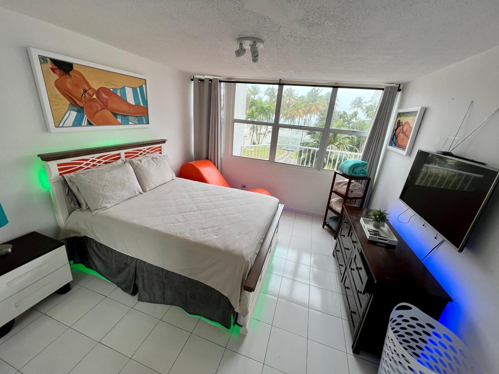 Beachfront Tropical Tantra Apartment Сан Хуан Екстериор снимка
