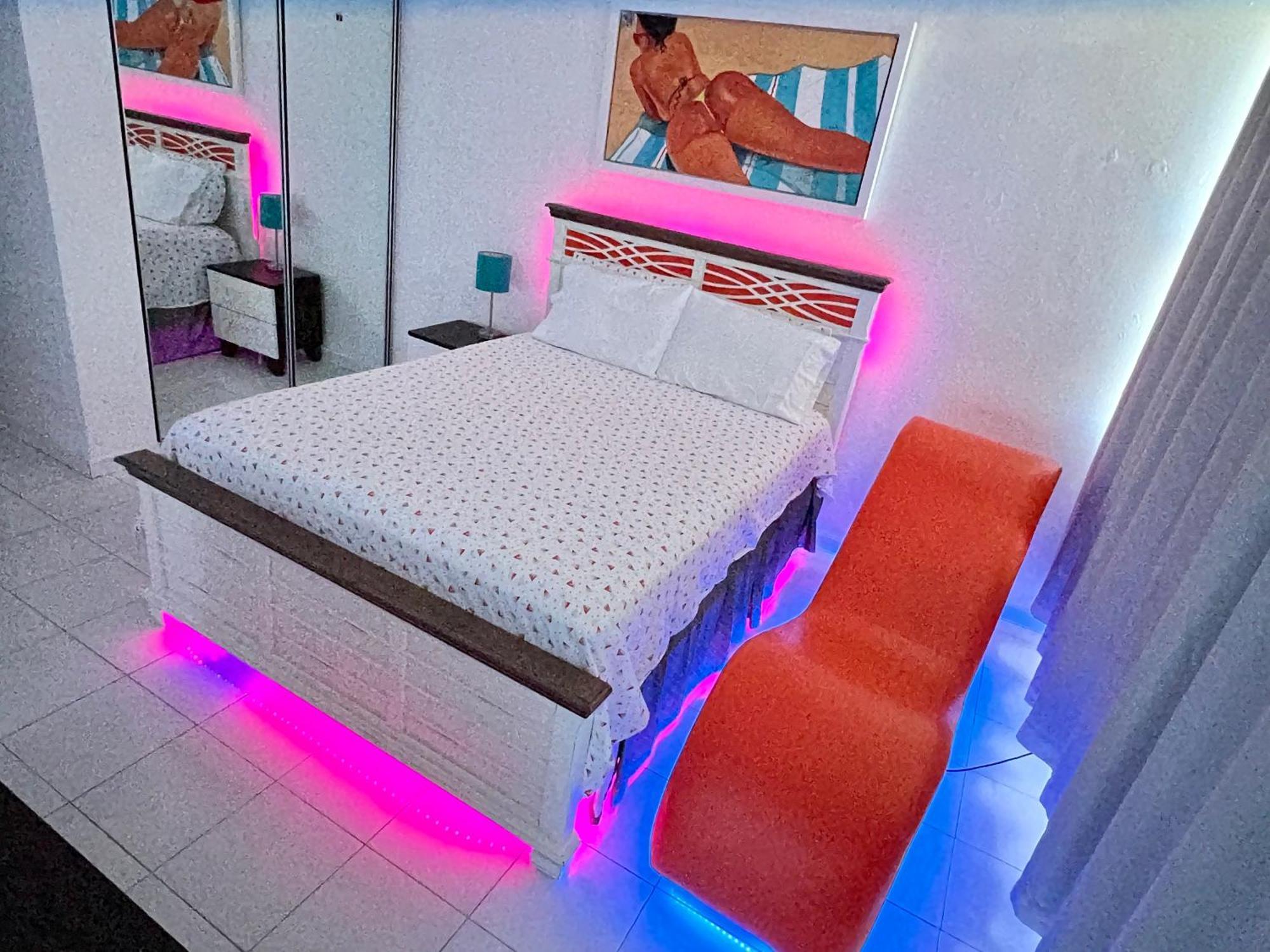 Beachfront Tropical Tantra Apartment Сан Хуан Екстериор снимка