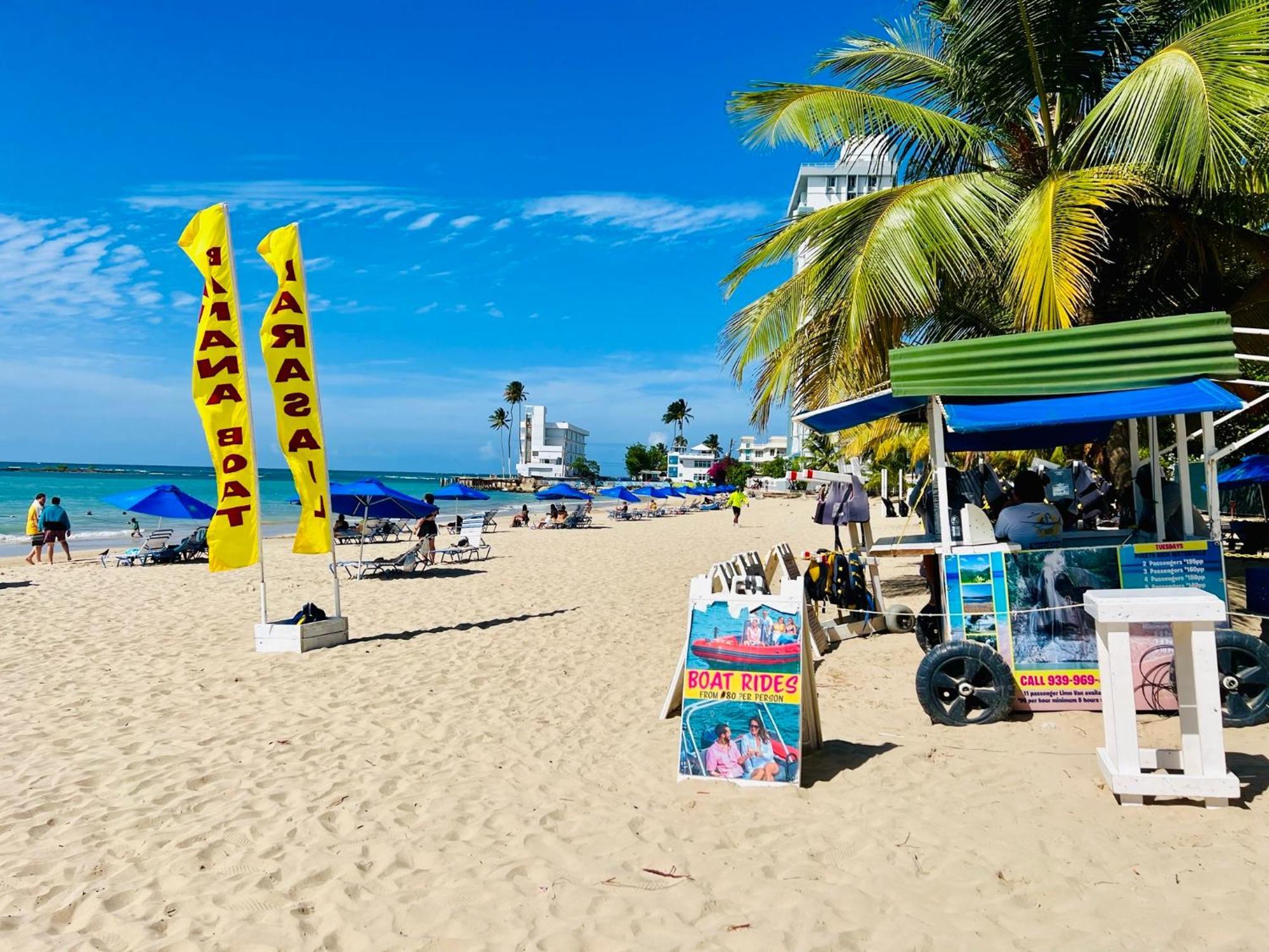 Beachfront Tropical Tantra Apartment Сан Хуан Екстериор снимка