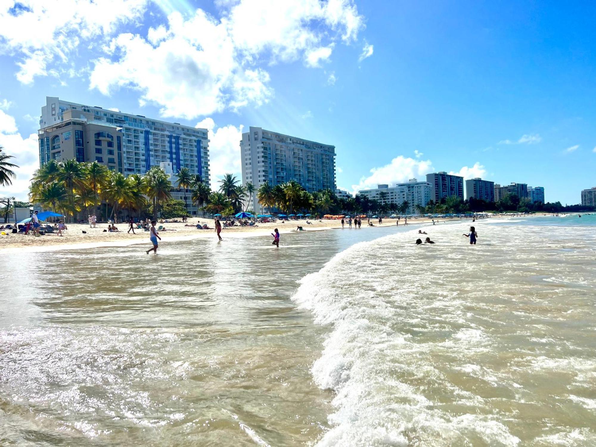 Beachfront Tropical Tantra Apartment Сан Хуан Екстериор снимка