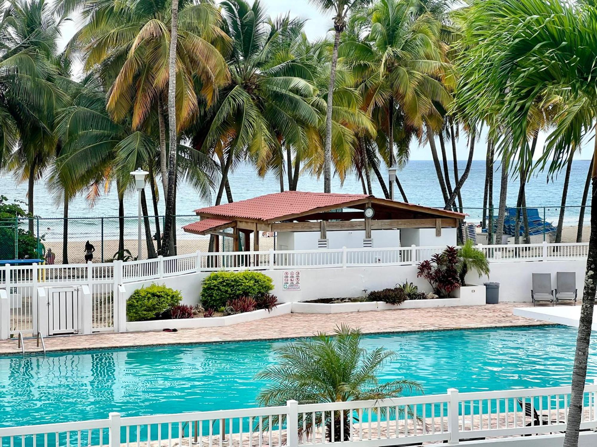 Beachfront Tropical Tantra Apartment Сан Хуан Екстериор снимка