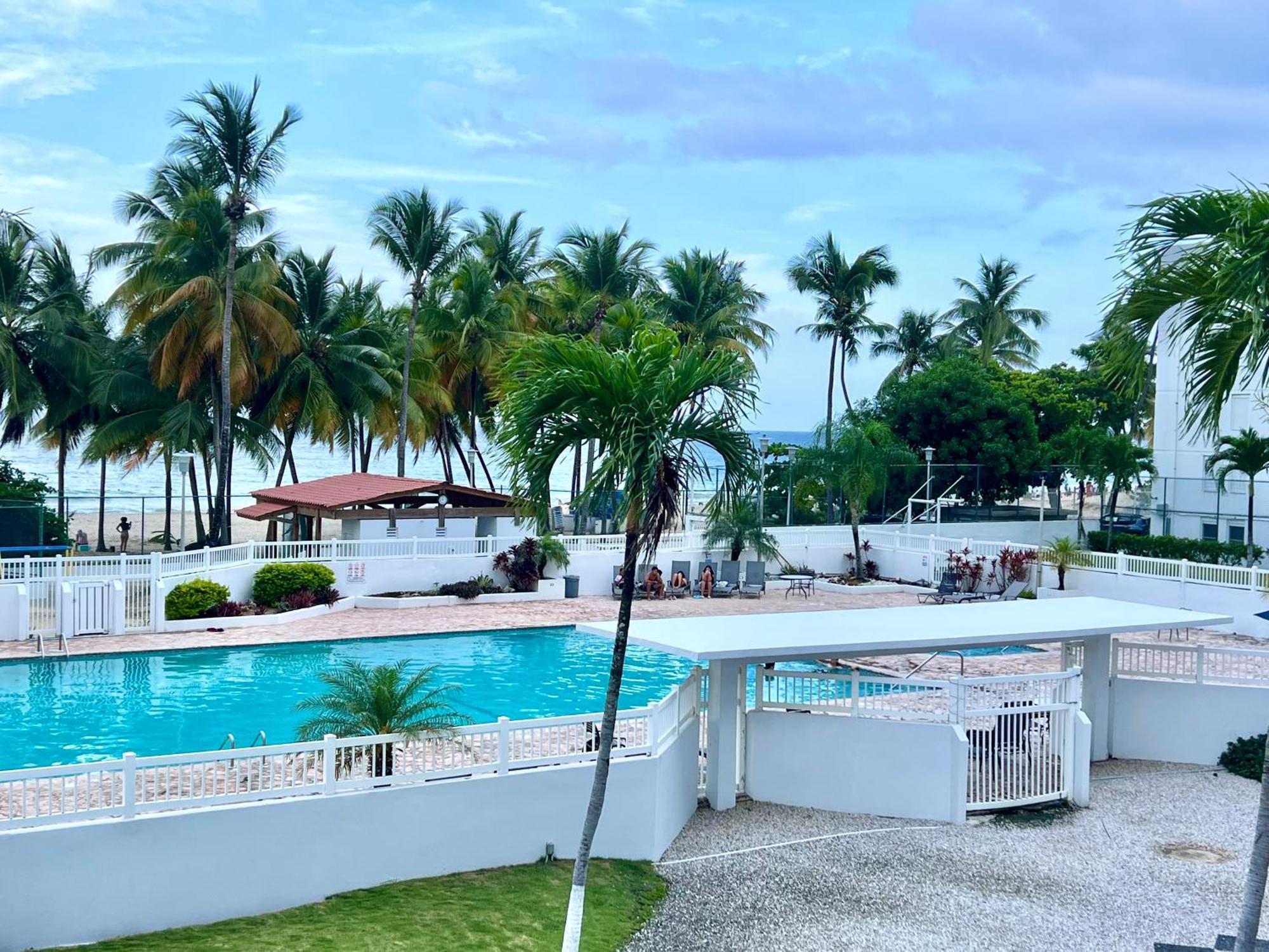 Beachfront Tropical Tantra Apartment Сан Хуан Екстериор снимка