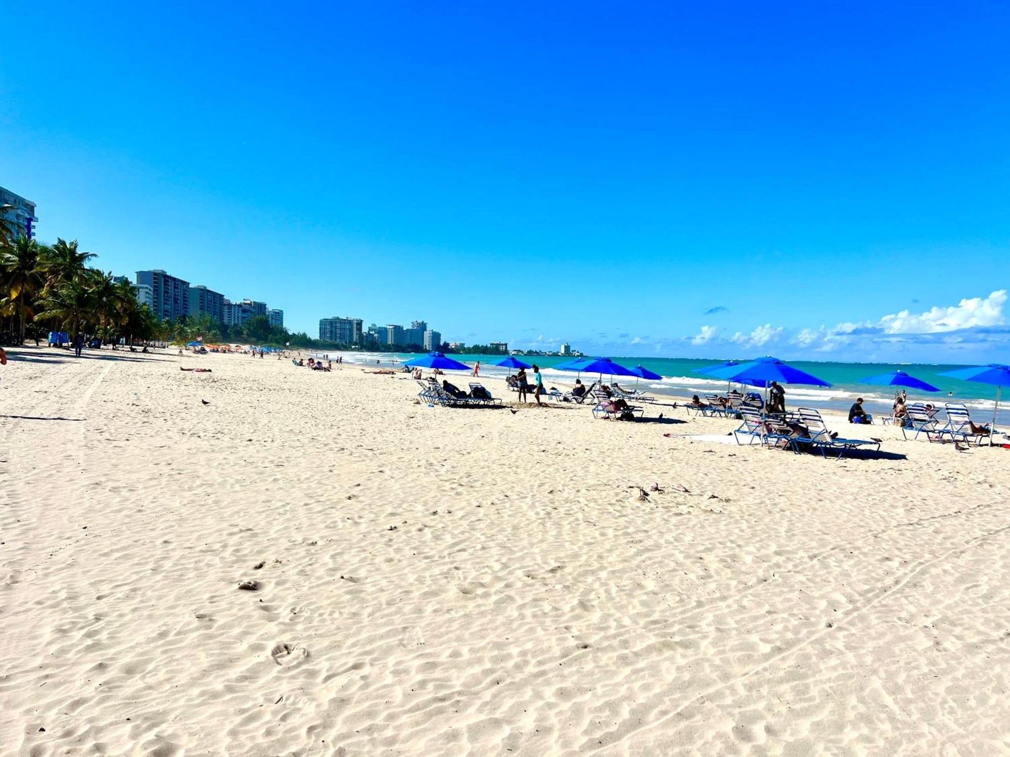Beachfront Tropical Tantra Apartment Сан Хуан Екстериор снимка