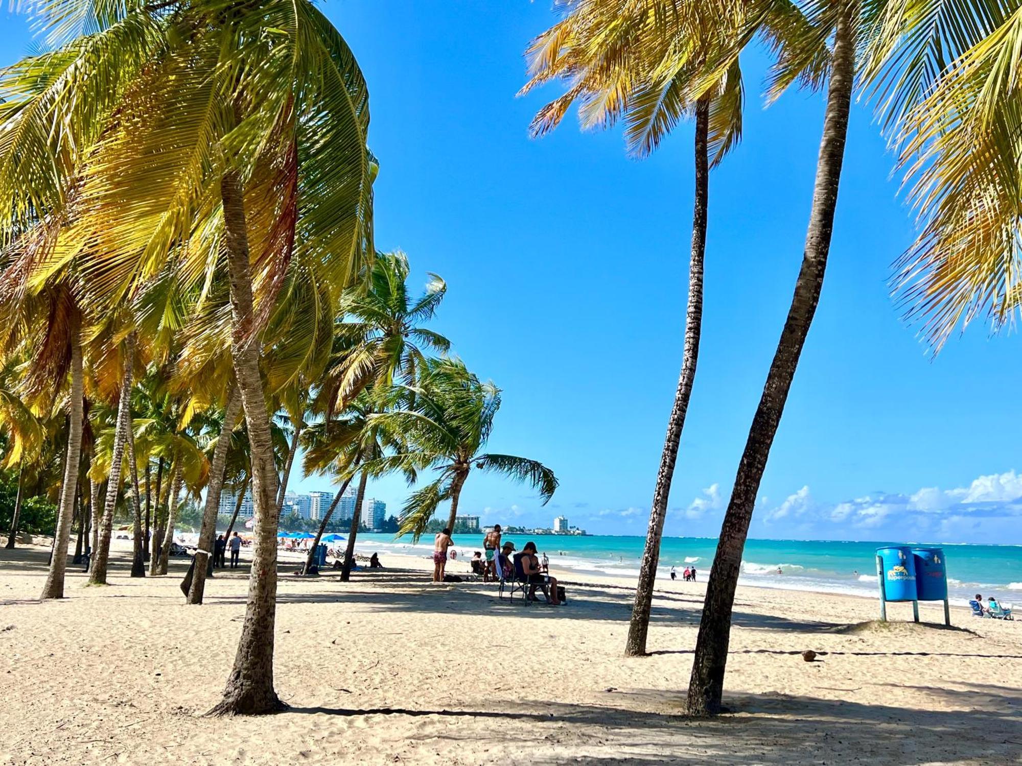 Beachfront Tropical Tantra Apartment Сан Хуан Екстериор снимка