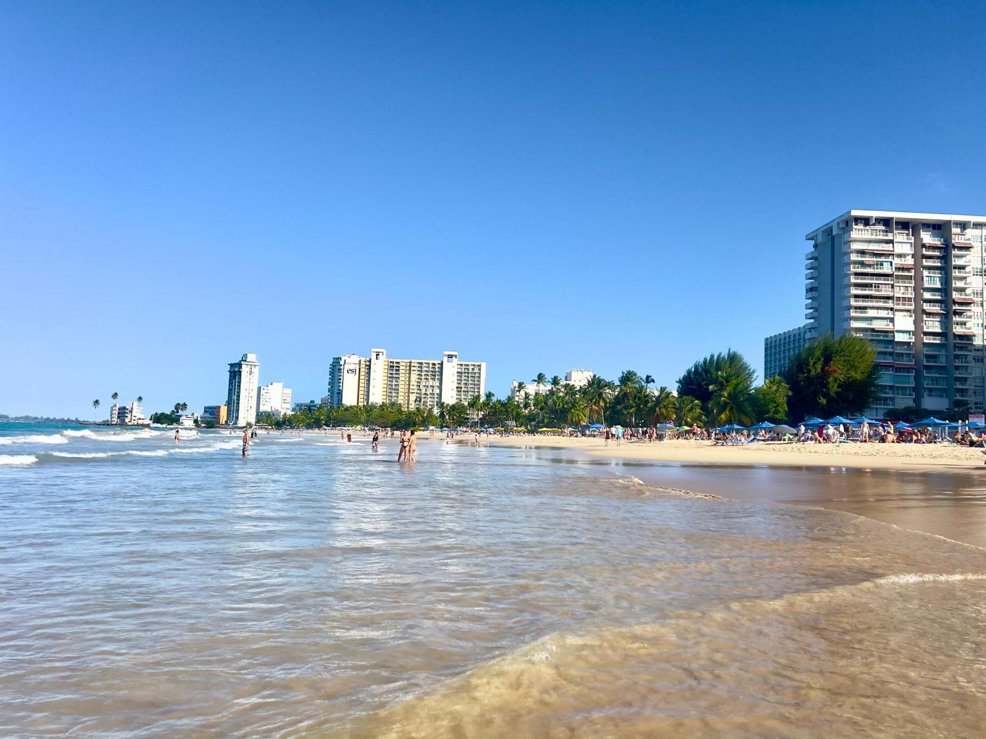 Beachfront Tropical Tantra Apartment Сан Хуан Екстериор снимка